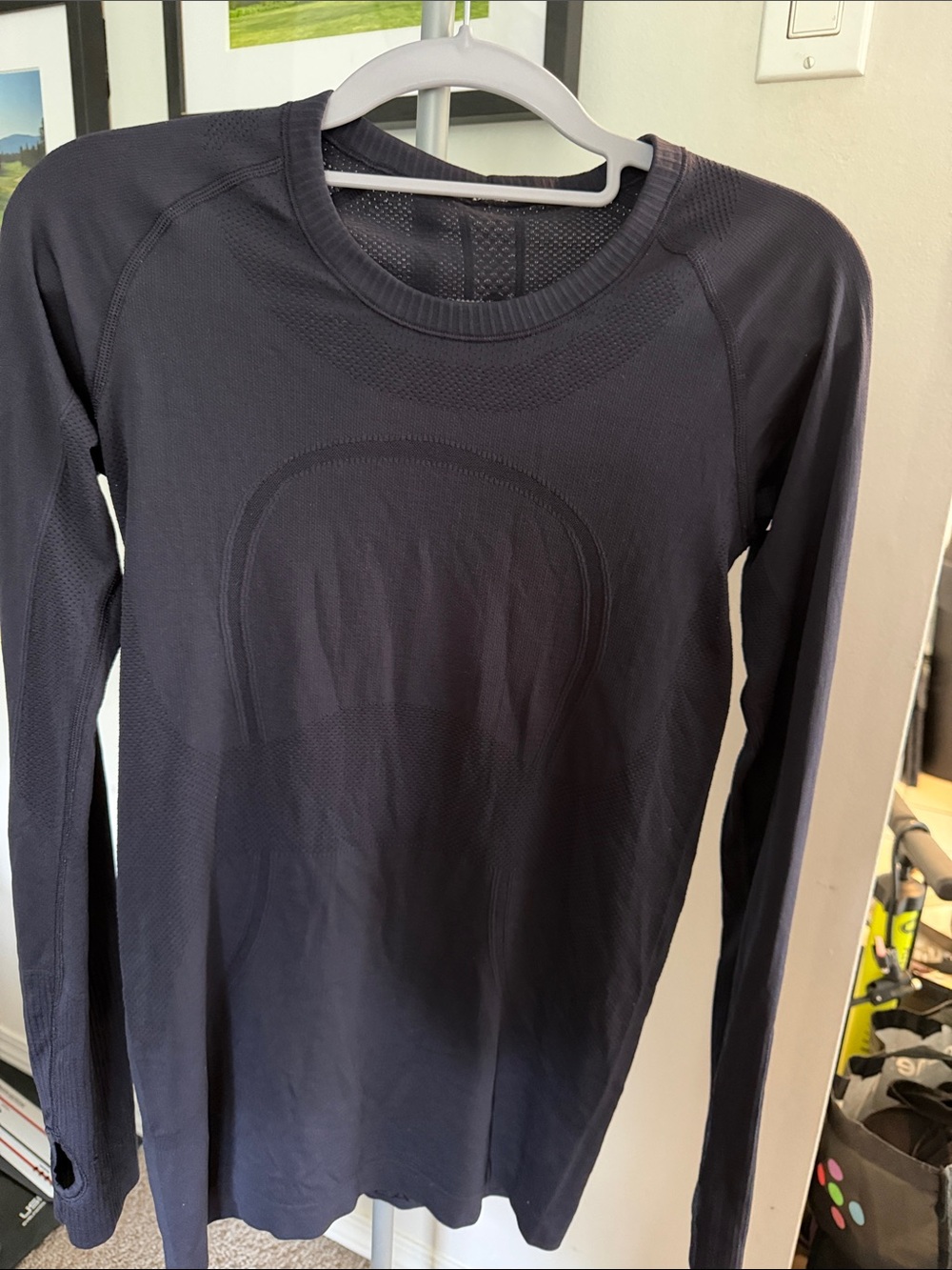 Lululemon sz 6 Swiftly Long Sleeve top - thumbholes - deep midnight navy
